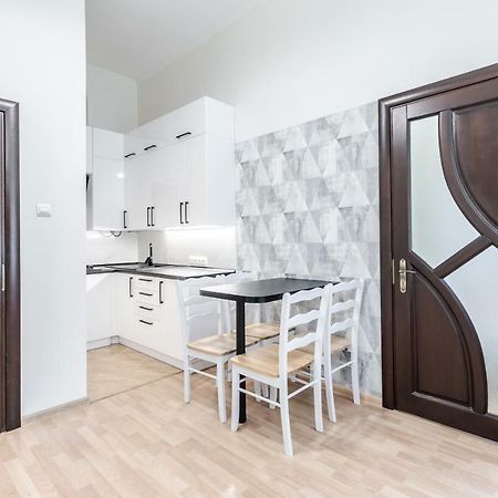 לבוב Inshiapartments On Bohomolʹtsya Str מראה חיצוני תמונה